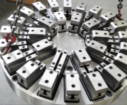 最大磁能积与居里温度的间接关联对永磁材料的实际应用有何影响